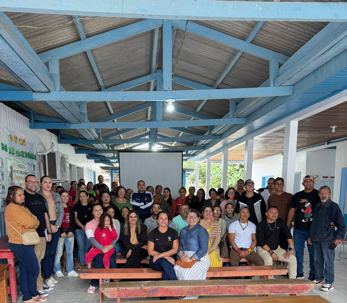 Professores, gestores participam de palestra e interagem com os militares