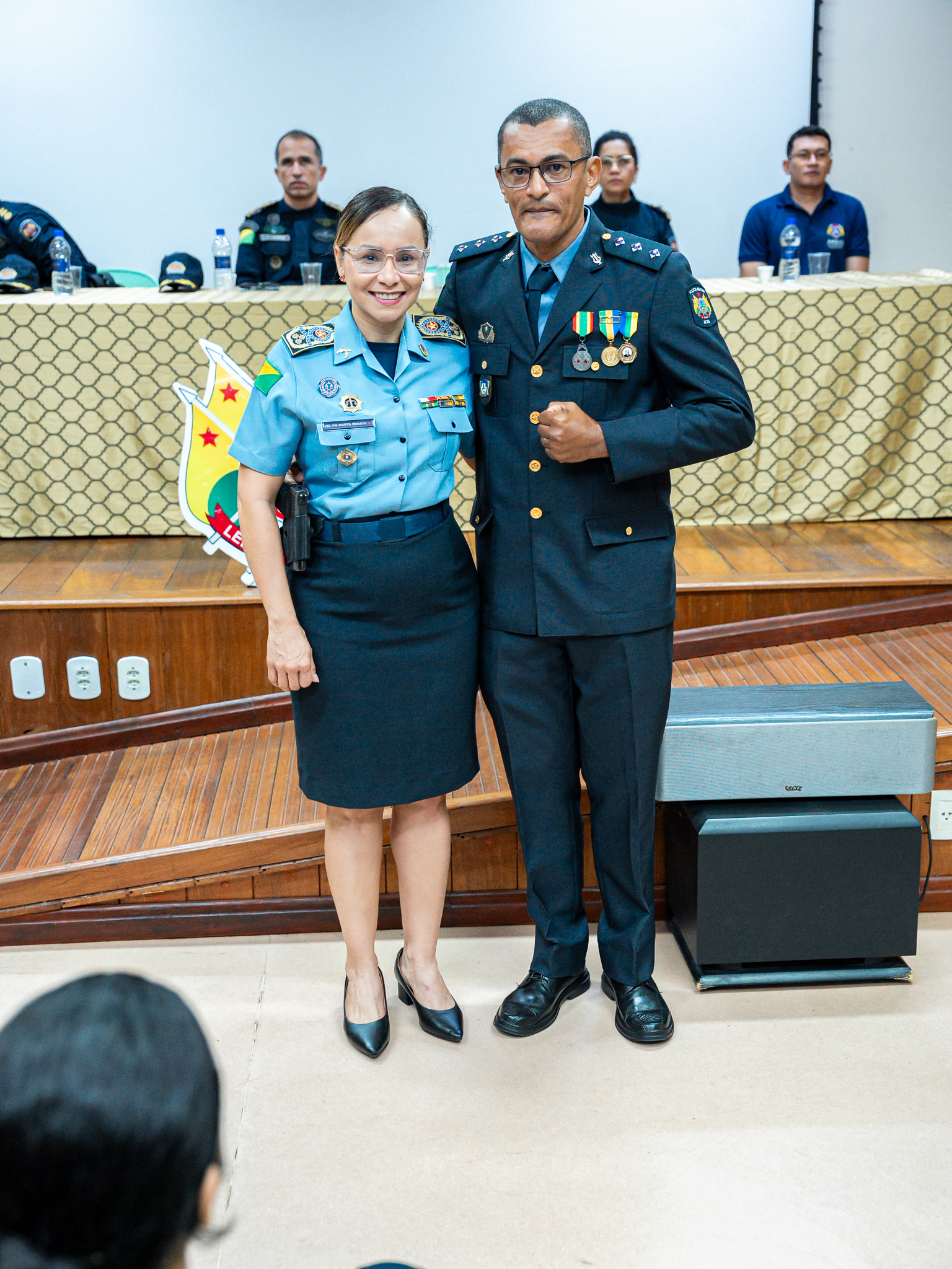 Coronel Marta Renata ao lado de oficial promovido. Foto: Davi Silva Barbosa/PMAC.