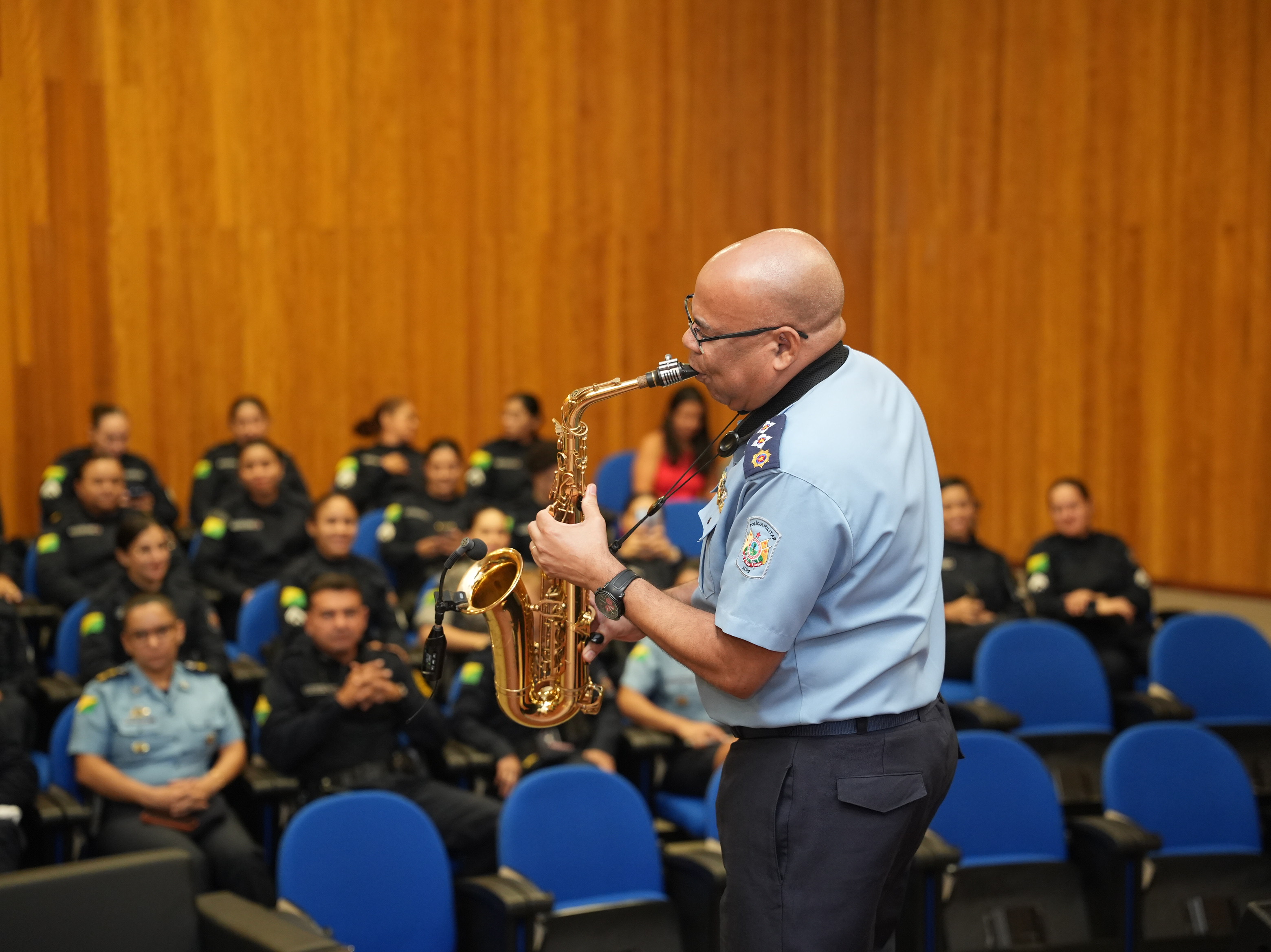 apresentação musical ao saxofone realizada pelo Major PM Sondoval Dias. Foto: Jhonatan Santos/PMAC.