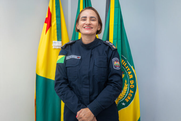 Diretora do Colégio Militar Estadual Tiradentes (CMET), major PM Ivanise Pontes. Foto: Matheus Holanda/PMAC.