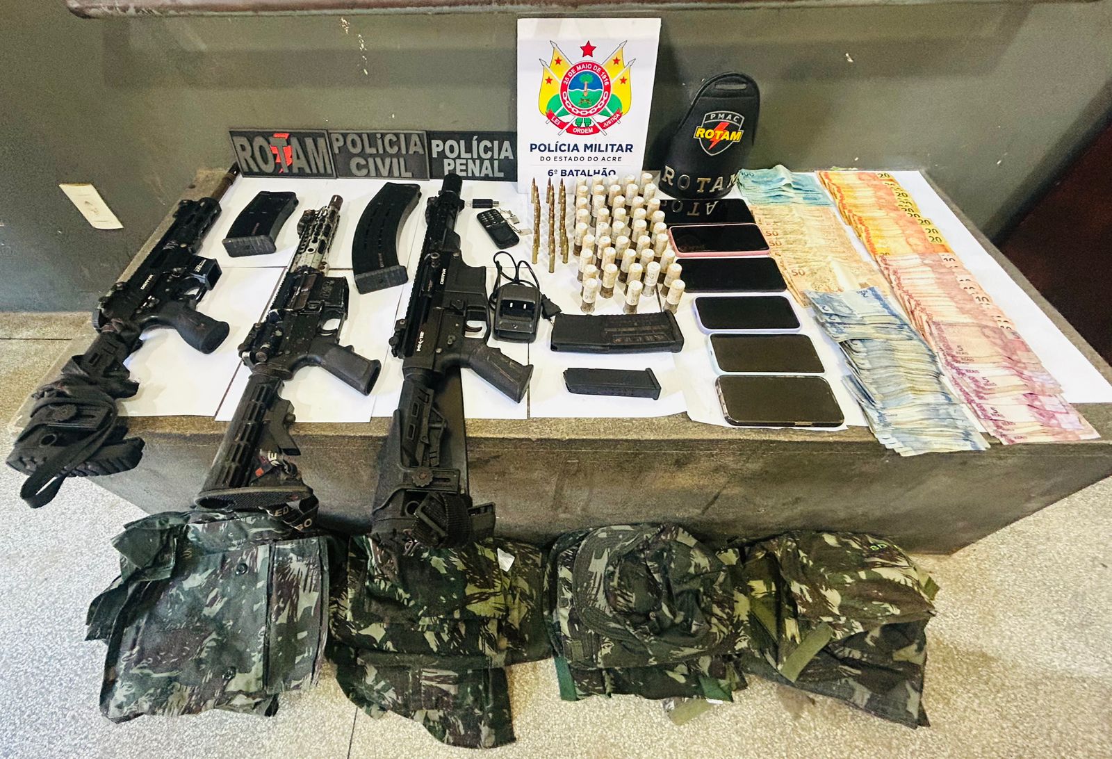 PMAC participa de apreensão de arsenal de armas durante operação integrada em Mâncio Lima